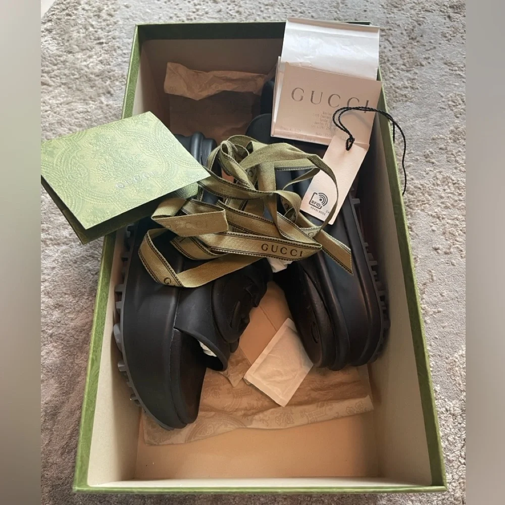 NWT Gucci Interlocking Platform Rubber slides, completely unisex. Size 38/8 - Picture 6 of 8